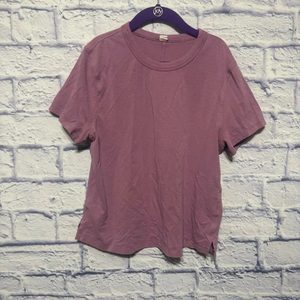 Lululemon cropped tshirt in Velvet Dust
